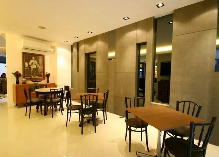 At One Hualampong Hotel