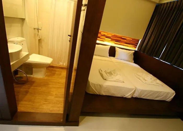 Hotel At One Hualampong