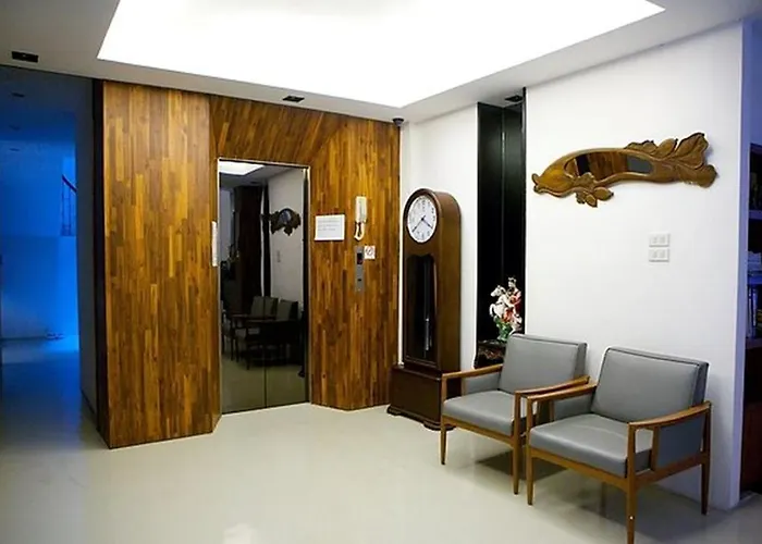 At One Hualampong Hotel 3*