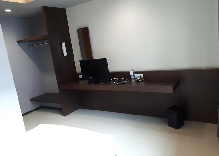 At One Hualampong 3*