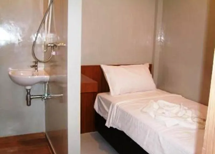 At One Hualampong Hotel 3*
