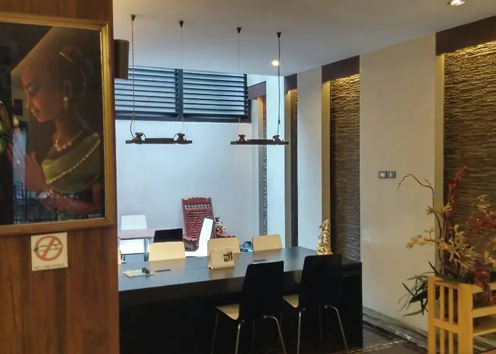 Hotel At One Hualampong 3*