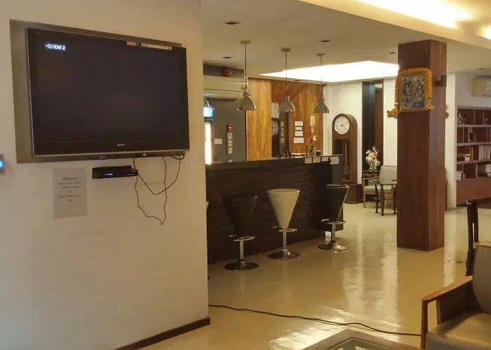 At One Hualampong Hotel