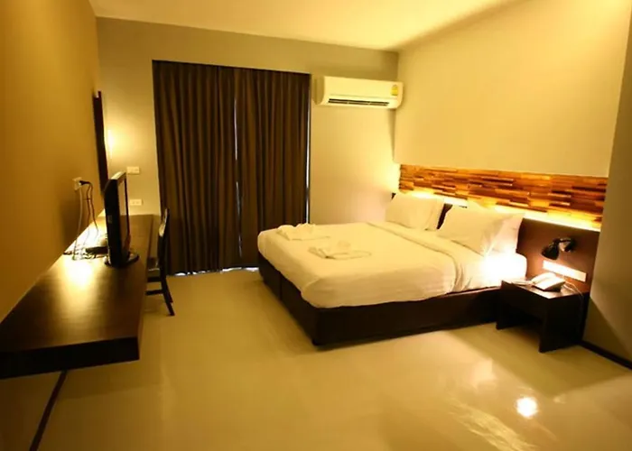 At One Hualampong Hotel 3*