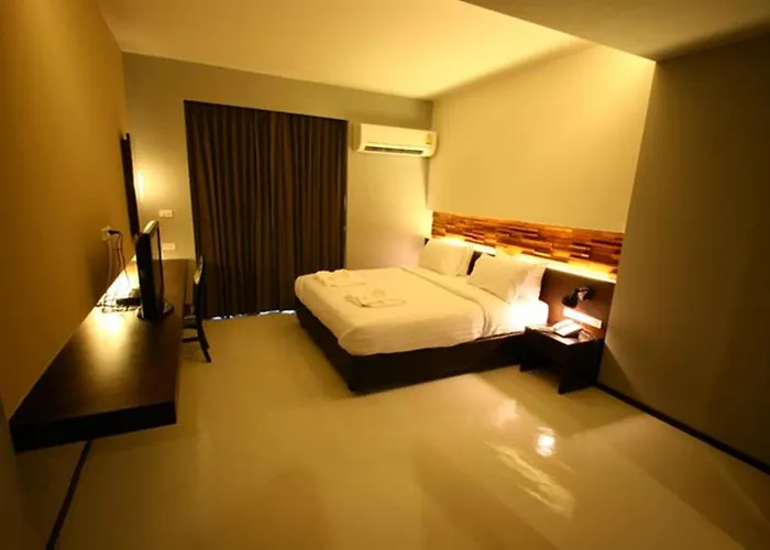 At One Hualampong Hotel