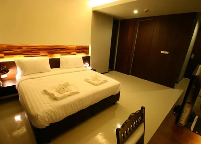 Hotel At One Hualampong 3*